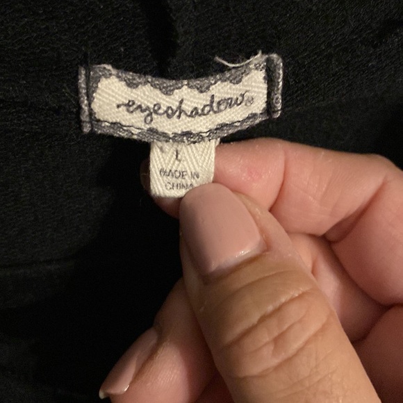 Eyeshadow hoodie size large. Quilted front. - Picture 3 of 4